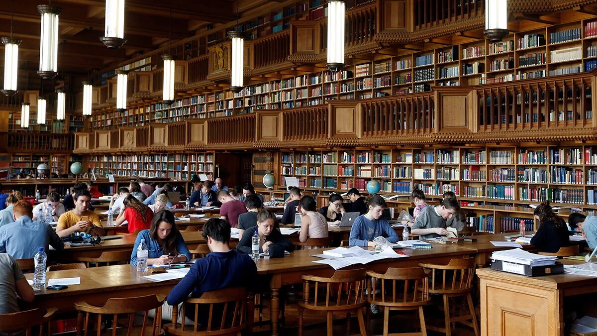 Библиотека Болонского университета. Оксфордский университет библиотека. Университет в Англии Гарвард. Школа Великобритании Гарвард.