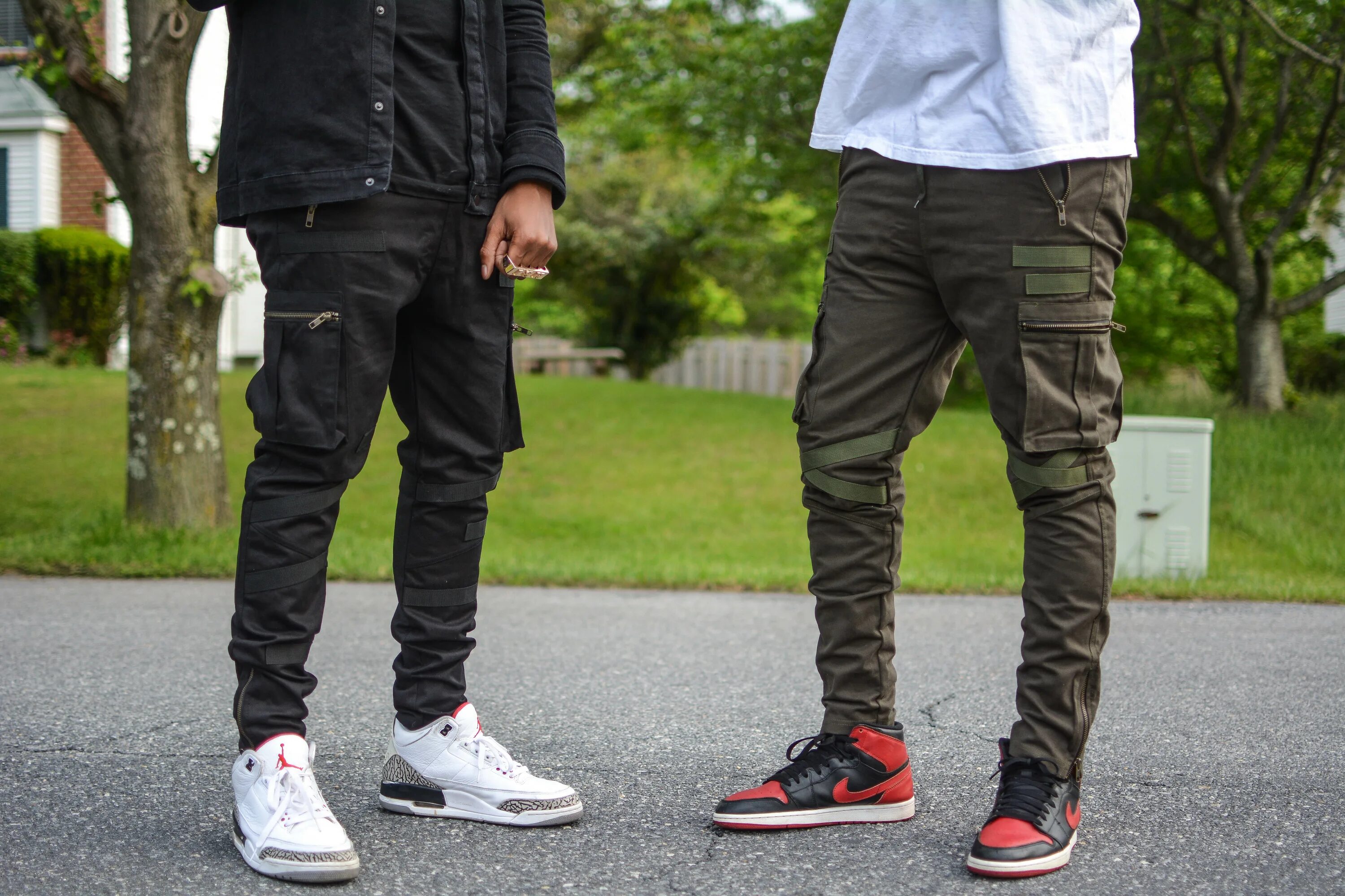 Кроссовки с брюками. Высокие кеды с брюками. Карго джоггеры с кедами. Штаны подойдут. Найт джоггеры адидас.