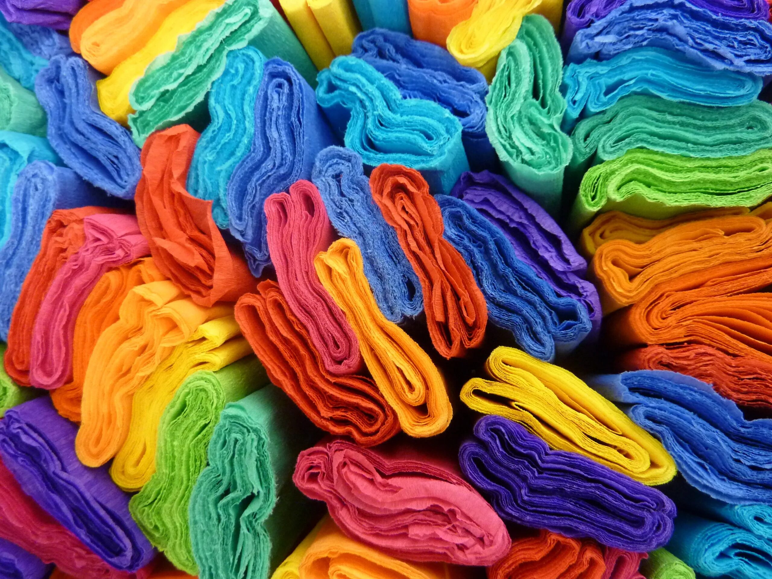 Разноцветные шерстяные нитки нарезанные. Шерсть (материал). Разноцветные материалы. Материалы вязаные текстиль. Lots of colours