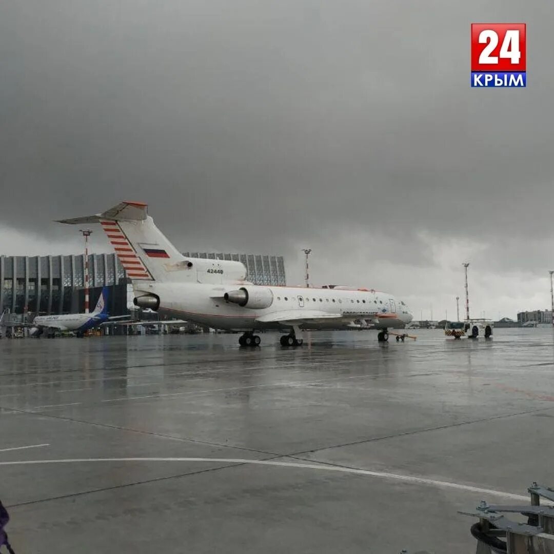 Липецкий аэропорт персонал. Самолет ил 76. Борт №1 прилетает в омск. Ил-76 тушение. Самолет прилетел с хабаровска.