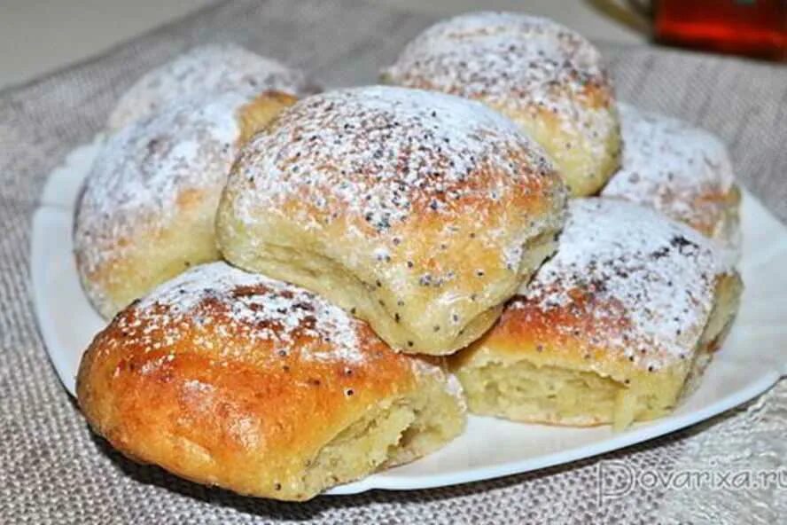 Булочки с творогом. Булочки с творогом и маком. Творожные плюшки. Творожные булочки с маком.