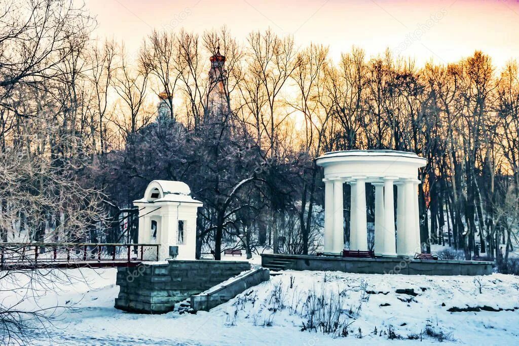 Екатеринбург парки зимой. Харитоновский сад Екатеринбург зимой. Ротонда Екатеринбург Харитоновский парк. Харитоновский парк Екатеринбург зимой. Ротонда в Харитоновском парке Екатеринбург.