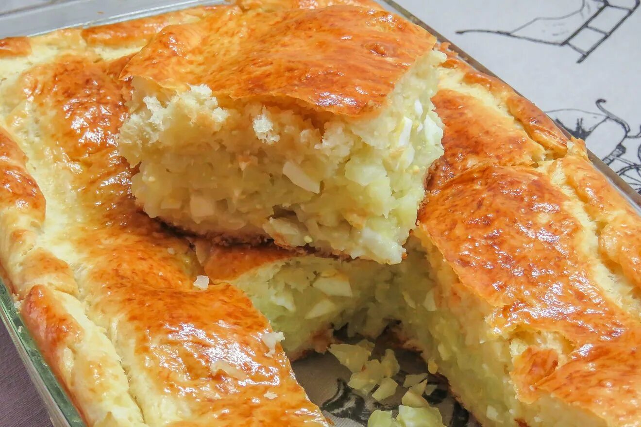 Рецепт пирога с капустой из дрожжевого теста. Пирог с капустой. капустный пирог. вкусный капустный пирог. пирог с капустой и яйцом.