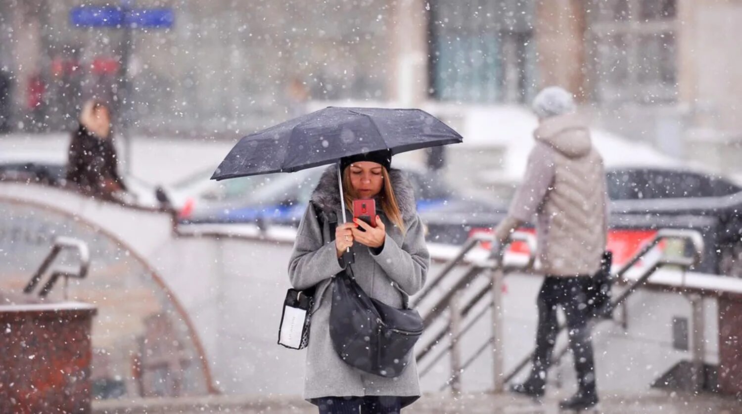 В москве будет метель. Дождь со снегом в москве. мокрый снег в москве. сильный дождь. непогода зимой.