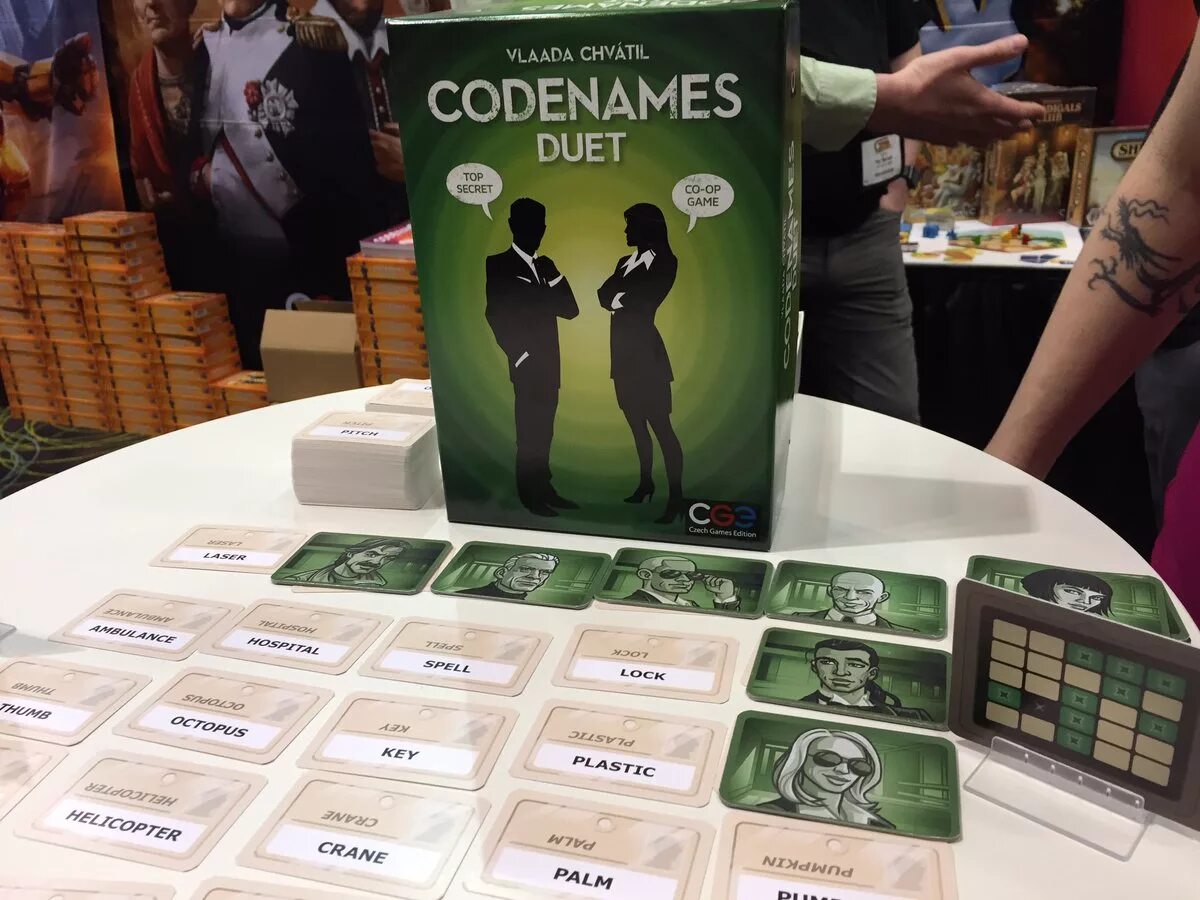 Игра Codename. Кодовые имена. Дуэт. Codenames Duet. Коденеймс настольная игра.