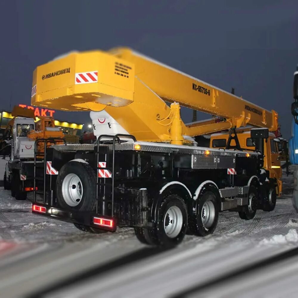 Kato kr35h-v длина стрелы. Автокран 25т xcmg. Кран 54713. Автокран галичанин 36 тонн. Камаз автокран 50 тонн 8х8.