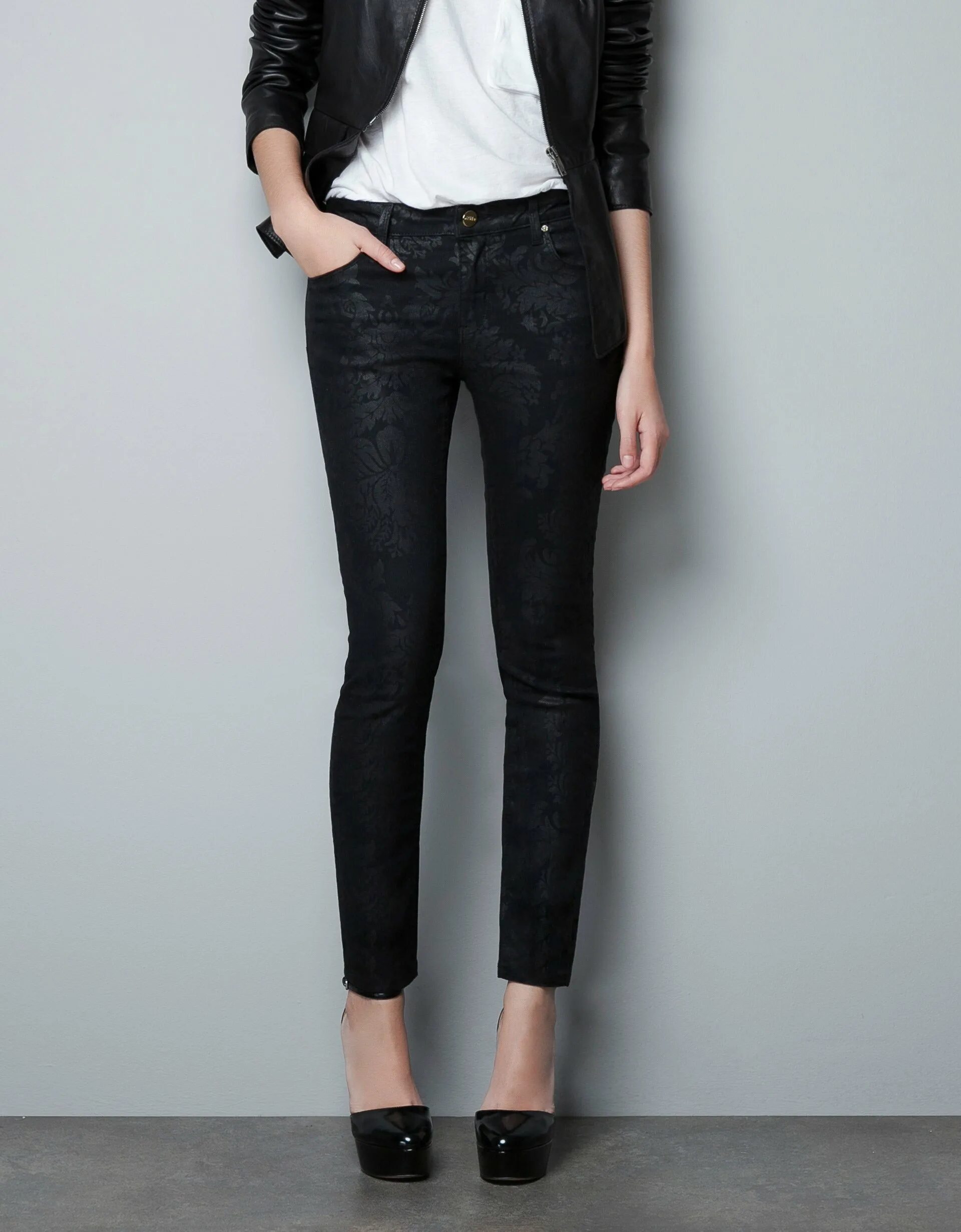 Лучшие черные джинсы. Джинсы Zara женские черные. Джинсы Zara 4365/230 черные. Чёрные узкие джинсы женские. Женские джинсы черные зауженные.