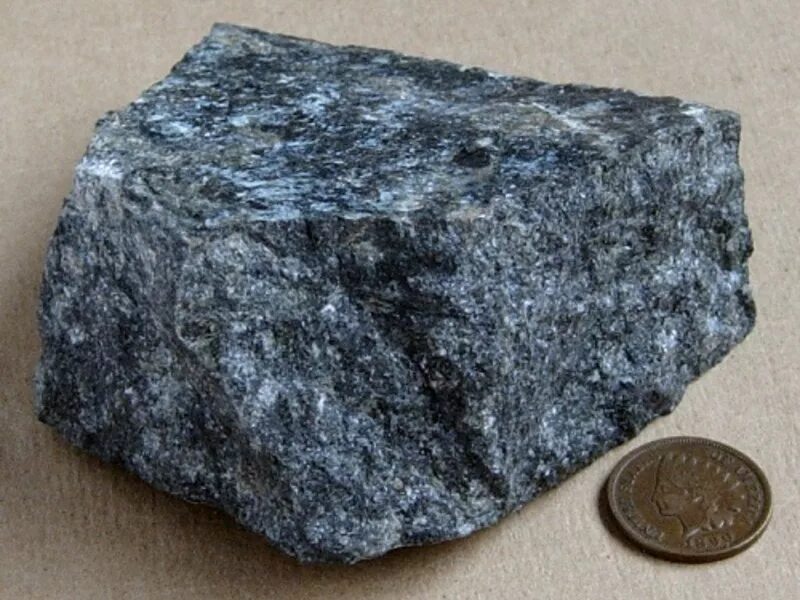 Базальт это минерал. Пироксенит Горная порода. Базальт Горная порода. Базальт магматическая порода. Базальт с оливином и пироксеном.
