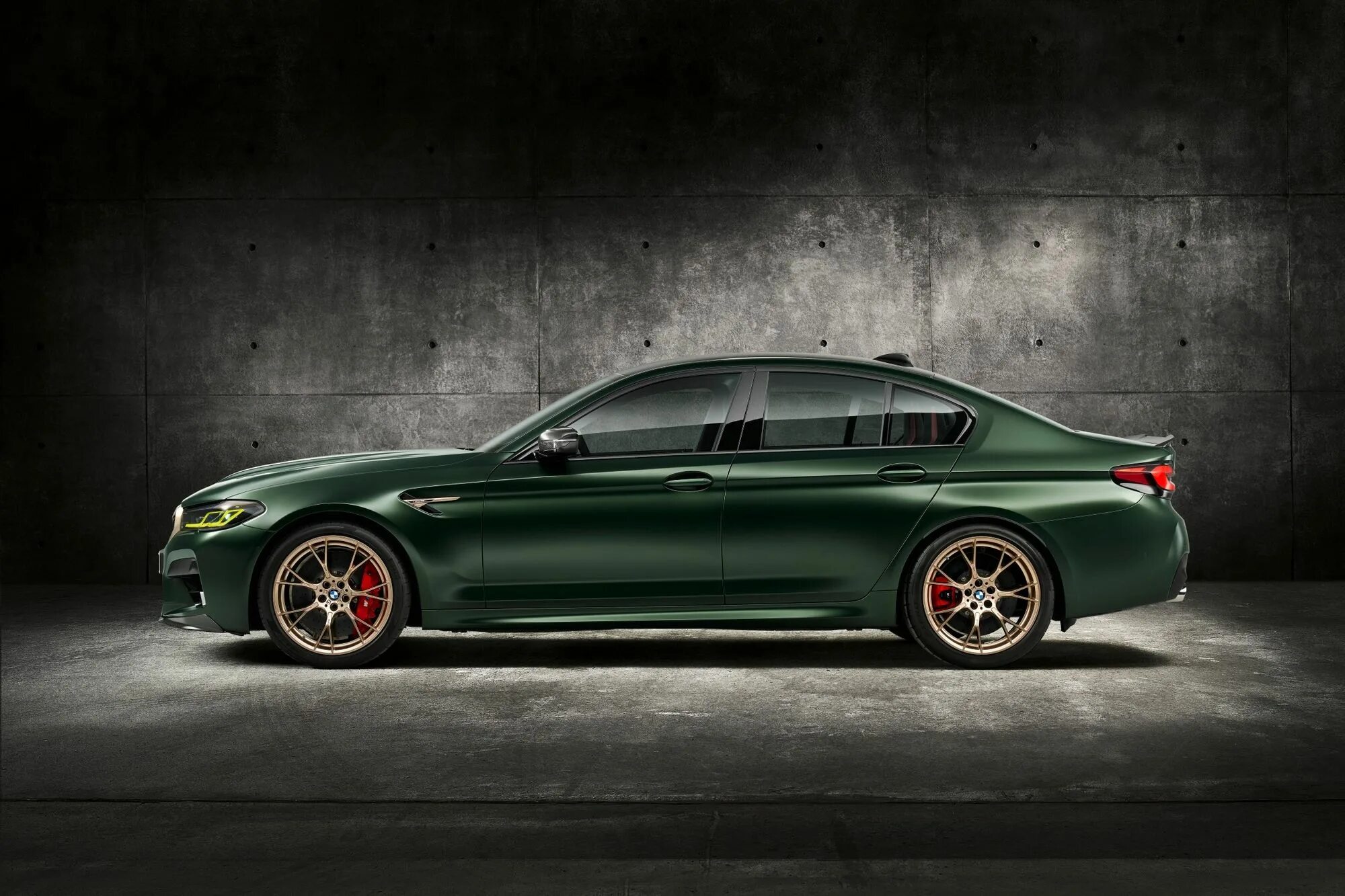 М5 кс цена. BMW m5 CS 2022. BMW m5 f90 CS. BMW m5 CS 2021 Green. BMW m5 и m5 CS.