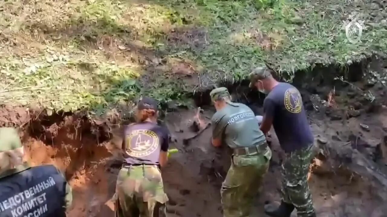 Видео где расстреливают людей в углу крокус. Места массовых расстрелов. Массовые захоронения украинцев.