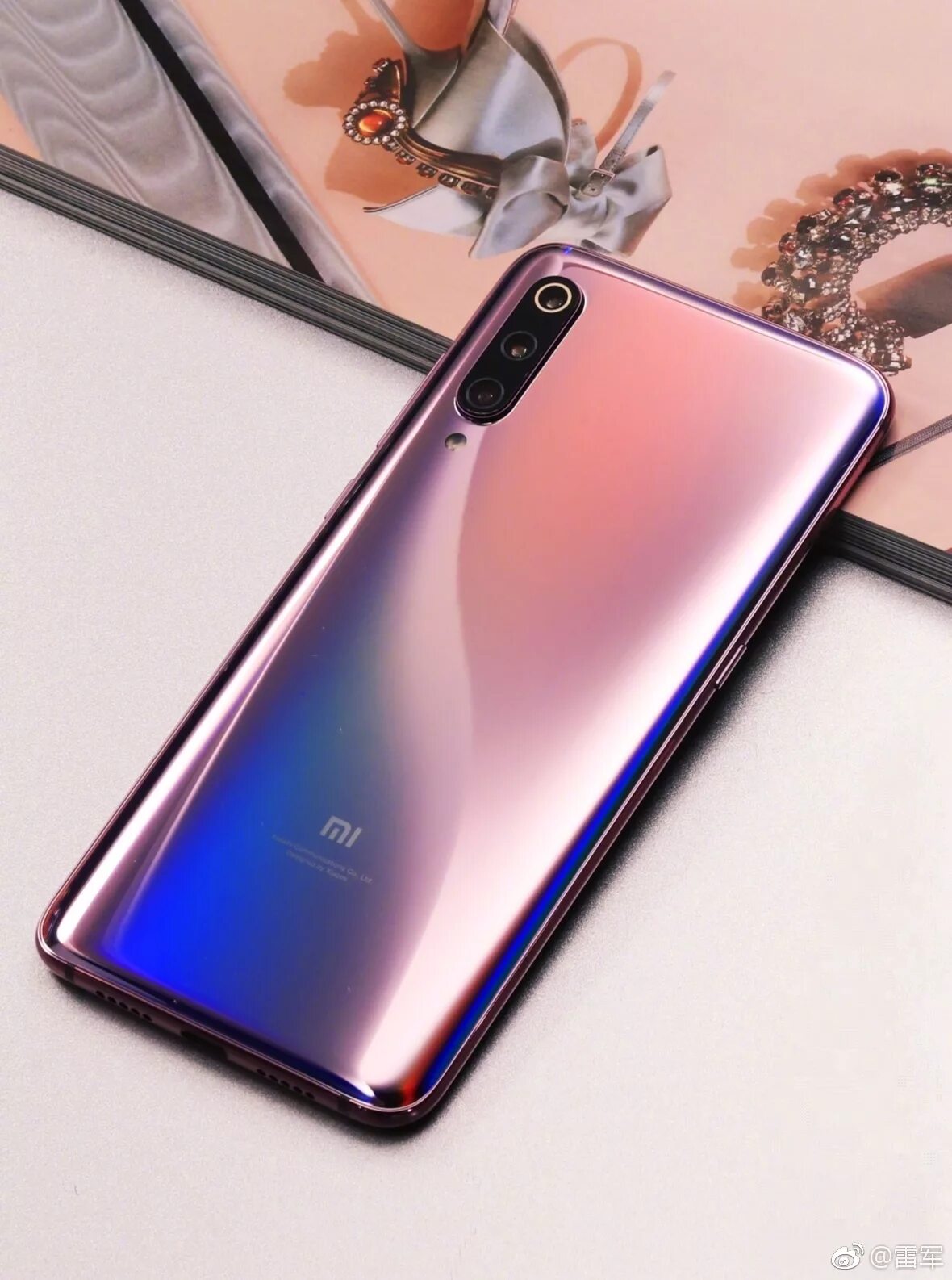 Xiaomi mi 9a. Смартфон Xiaomi mi 9. Xiaomi mi 9 комплект. Сяоми ми 9 розовый.