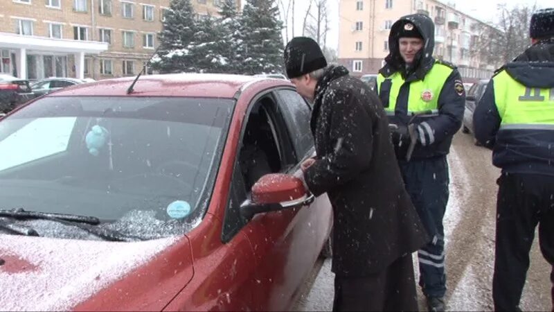 Сафонов авто. Начальник гаи сафоново смоленской области. Подслушано в сафоново смоленской. Гаишник на взятке смоленская область. Спасение пострадавшего из машины.