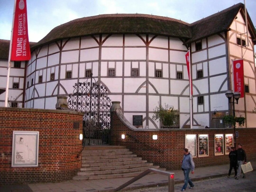 Театр Глобус в Лондоне. Шекспировский театр Глобус. Шекспировский театр Глобус в Лондоне. Театр Глобус Шекспира.