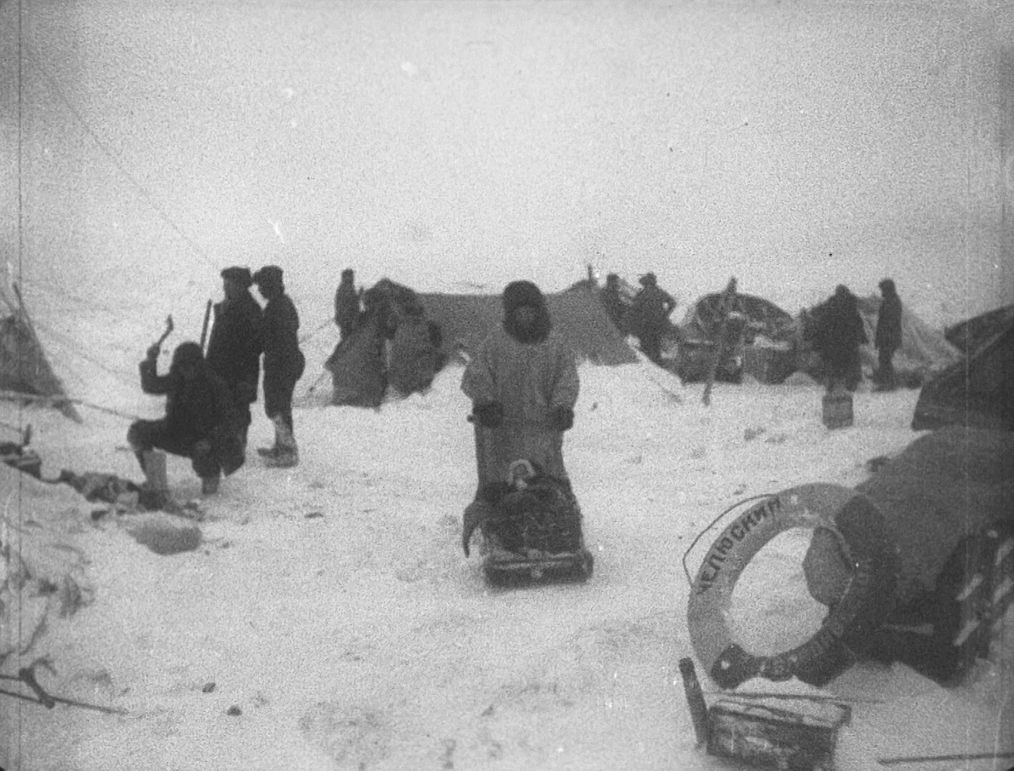 Челюскин герой. Экспедиция Челюскина 1933. Челюскин 1934. Челюскин Экспедиция. 1934 Пароход Челюскин.