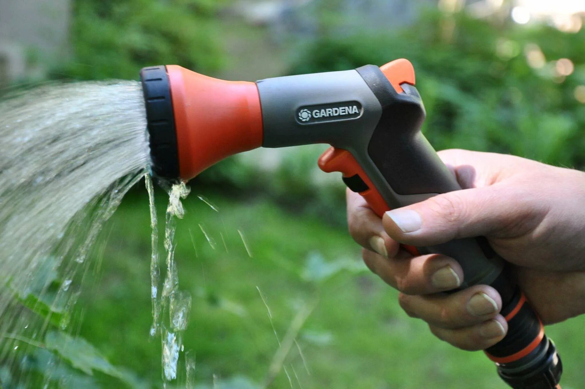 Опрыскиватель gardena comfort. 560087 gardena. Гардена сток. Дождеватель гардена аквазум. Плодосборник gardena 3108-20.