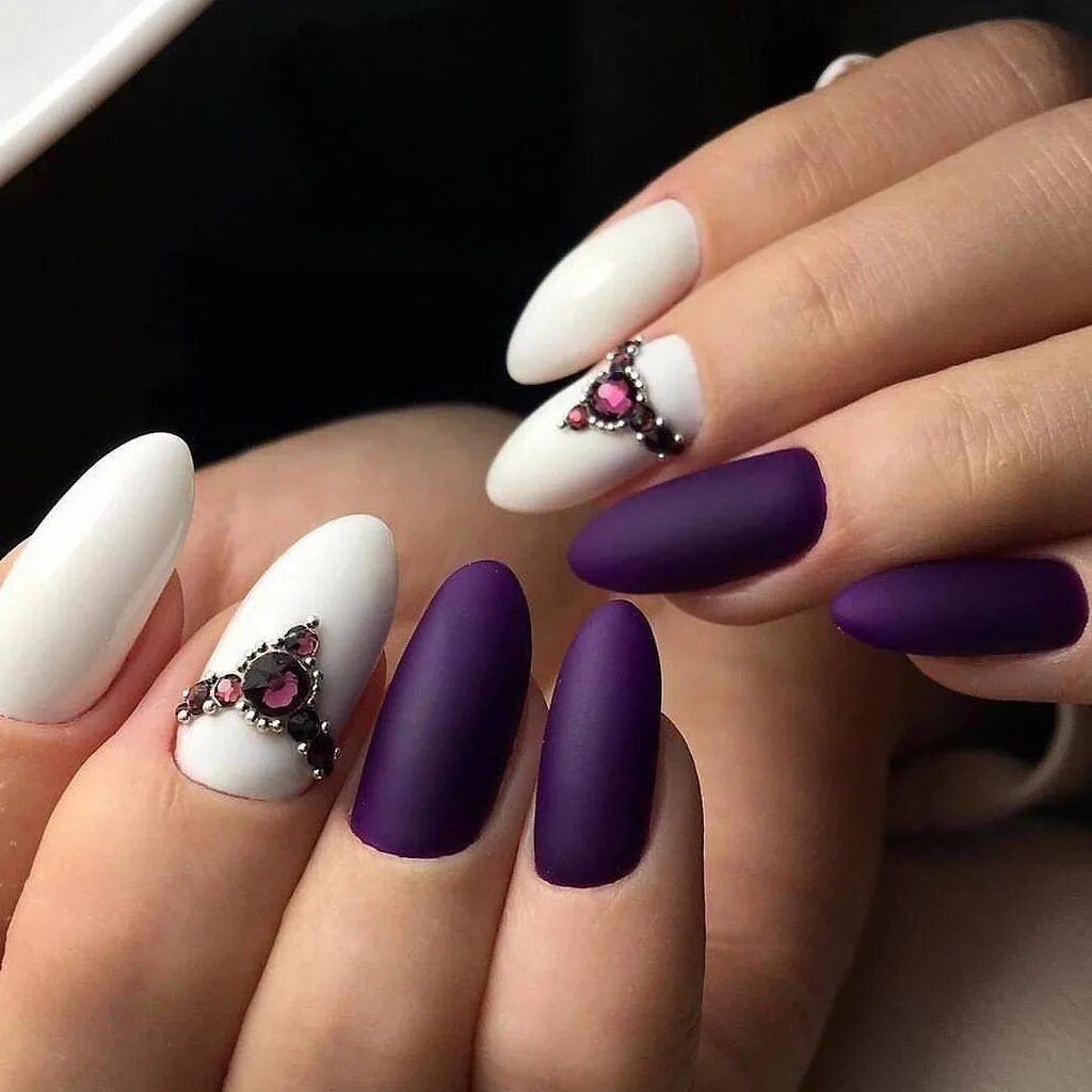 дизайнерские ногти. дизайнерские ногти. маникюр длинные. дизайнерские ногти. самый модный дизайн ногтей 2024.