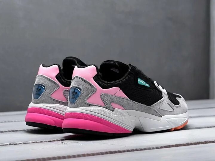 Adidas Falcon w. Женские кроссовки adidas Falcon w. Адидас Фалькон женские. Кроссовки адидас Фалкон. Адидас фалькон