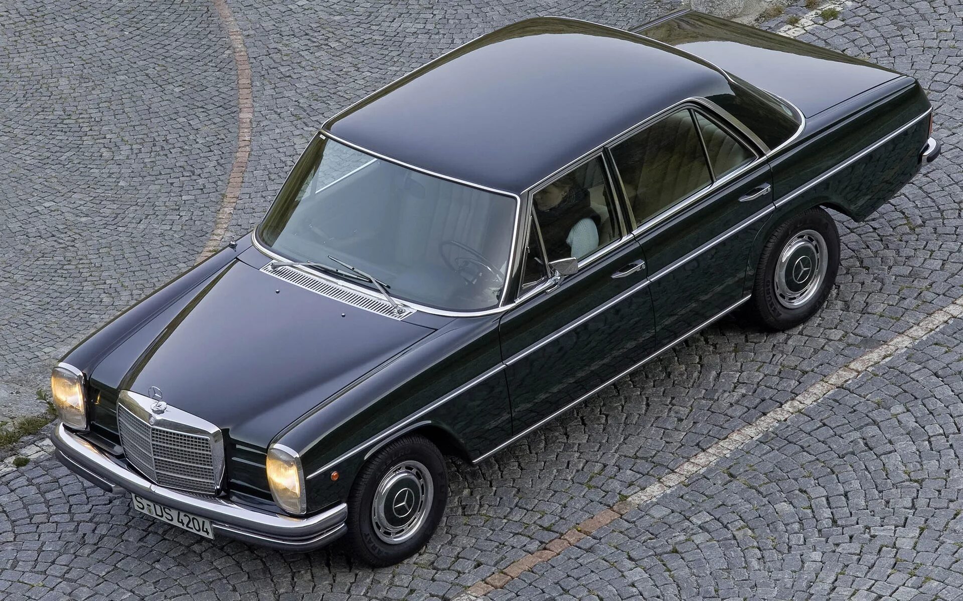 Старый мерседес фото. Mercedes Benz w114. Мерседес Бенц w115. Mercedes-Benz e-class w114. Mercedes w114 Мерседес Бенц.