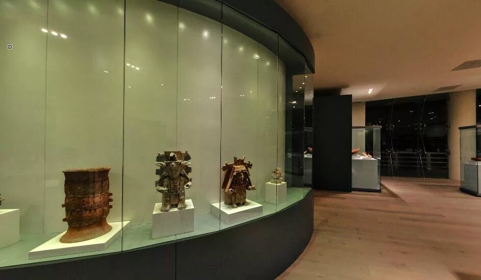 музей квартира плисецкой в москве. музей-квартира балерины майи плисецкой. антропологический музей мехико. реконструкция женщины лужицкой культуры. камень солнца ацтеков в музее.