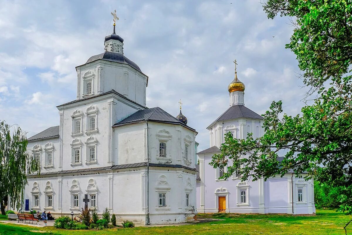 Рыльск святой. Рыльский Свято-Николаевский мужской монастырь. Рыльский Свято-Николаевский мужской монастырь Курская область. Свято Николаевский монастырь Рыльск. Свято-Никольский монастырь в Рыльске Курской области.