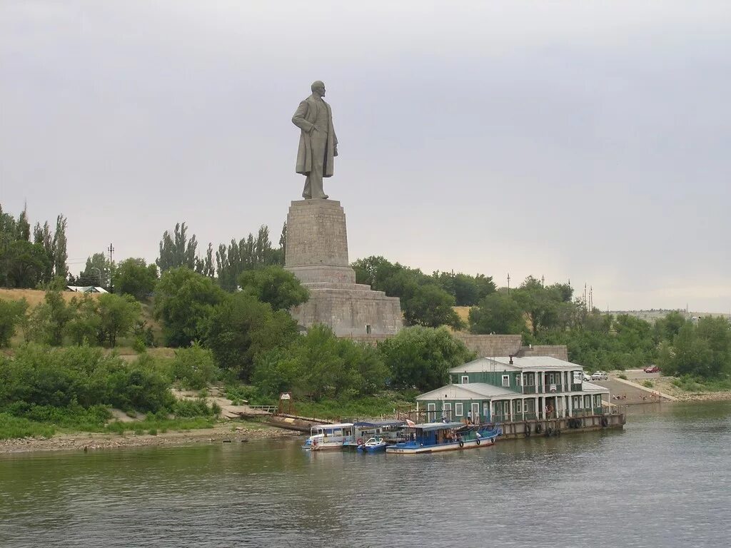 Хозяйство города волгограда. Красноармейская набережная Волгоград. Набережная Красноармейского района Волгограда. Волга Красноармейский район Волгоград. Красноармейск Волгоград.