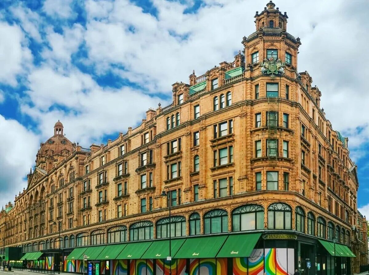 Универмаг в лондоне. Универмаг хэрродс. лондонский универмаг хэрродс. harrods в лондоне. магазин хэрродс в лондоне.