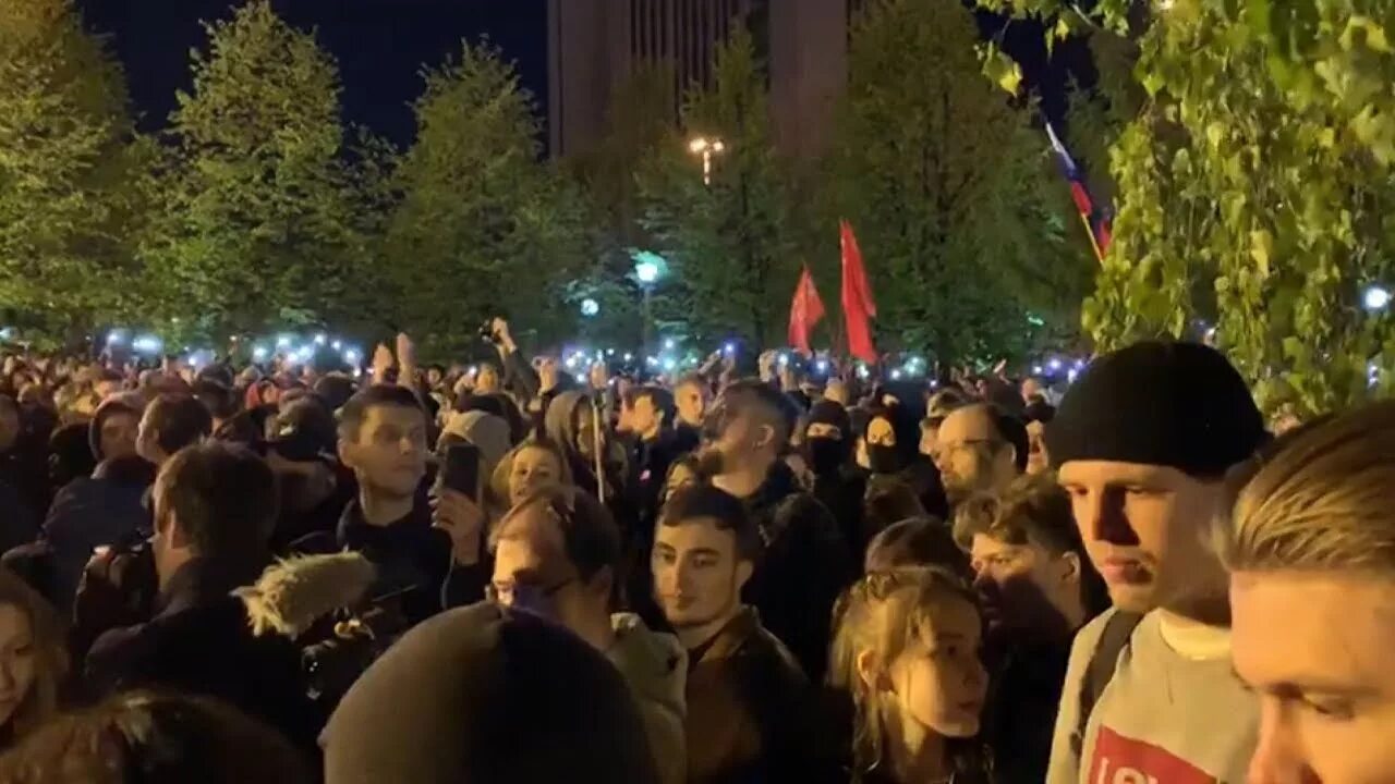 Люди против церкви. Храм в Екатеринбурге протест. Против храма в Екатеринбурге. Протесты в сквере Екатеринбурга (2019). Протесты в Екатеринбурге против строительства храма.