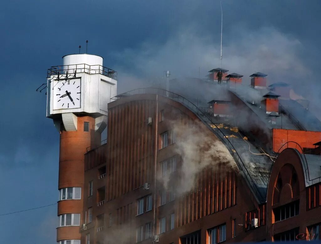 красный дом химки. дом с часами химки юбилейный. юбилейный проспект д7 химки. химки дом с часами. юбилейный проспект 7 химки.