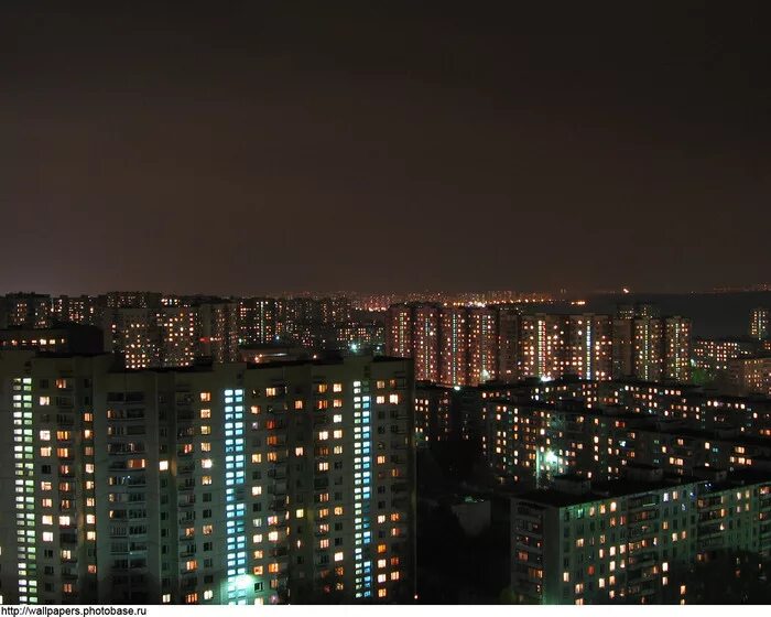 Вид 17. Ночной вид из окна многоэтажки. Вид из многоэтажки ночью. Ночные окна домов Москва. Ночной Сургут из окна.