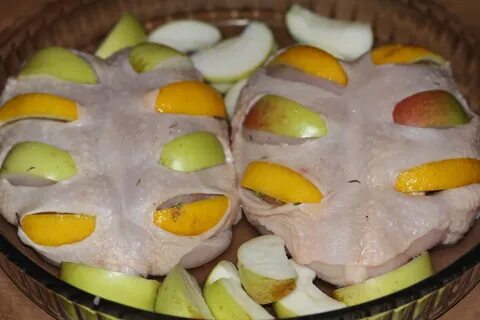 Куриная грудка с яблоками