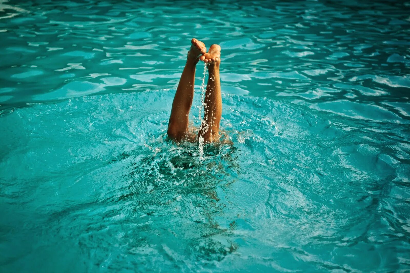 Swimming pools drank extended version kendrick. Swimming pool трек. swimming pool песня. песня про плавание. swimming pool drinking.