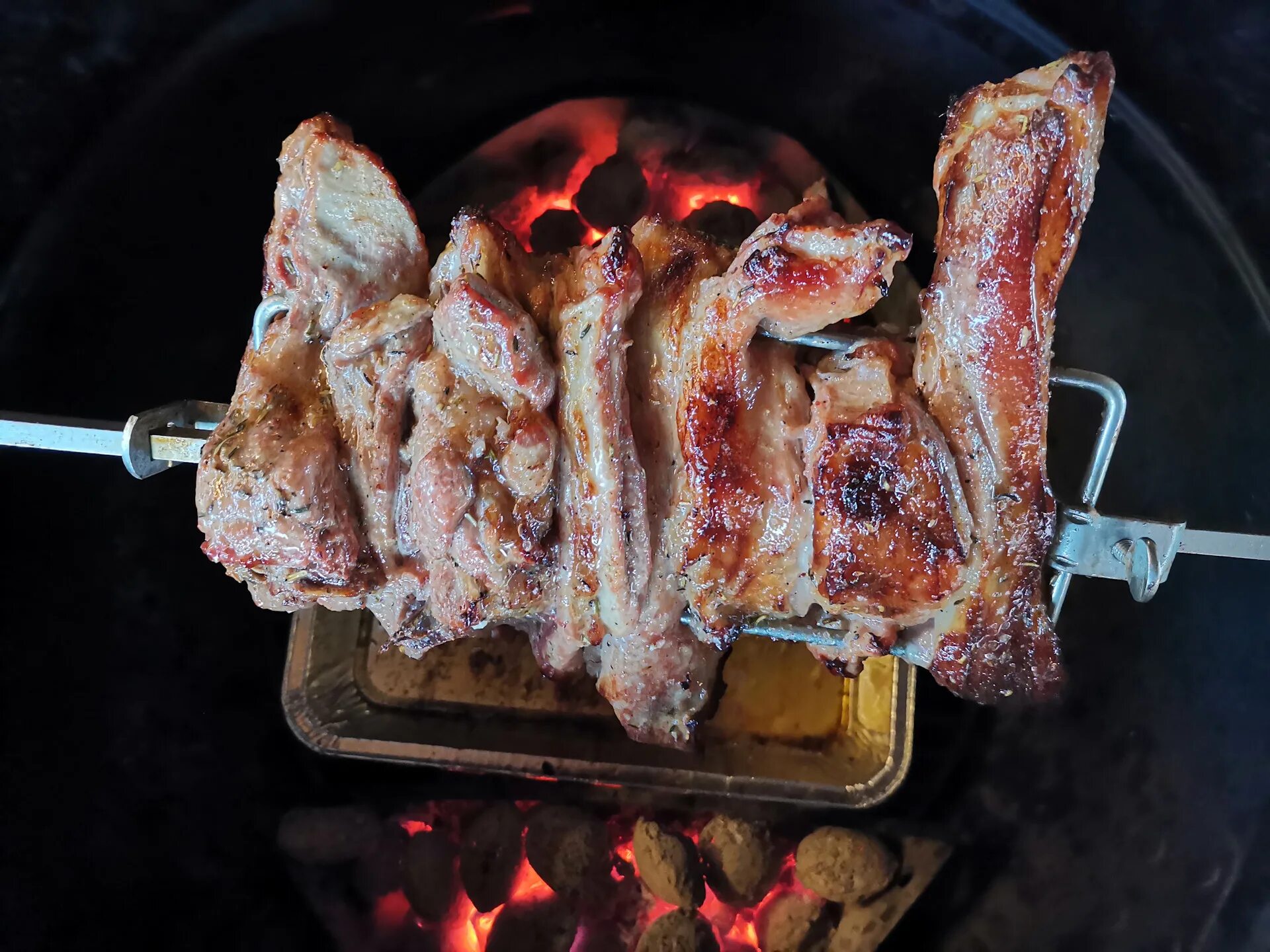 Мясо на вертеле в духовке. Мясо на вертеле на мангале.