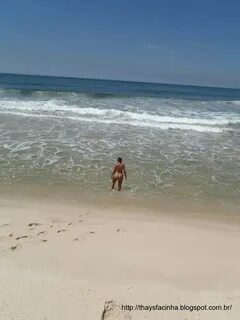 Acontece que meu marido adora que eu coloque esses bikinis, e aí ele impôs ...