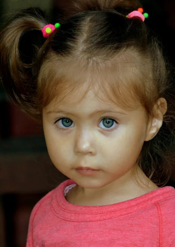 Девушка в венке из цветов. Фотосессия с венком на голове. Самые красивые кареглазые дети. Будущая красавица. Красивые славянские женщины.