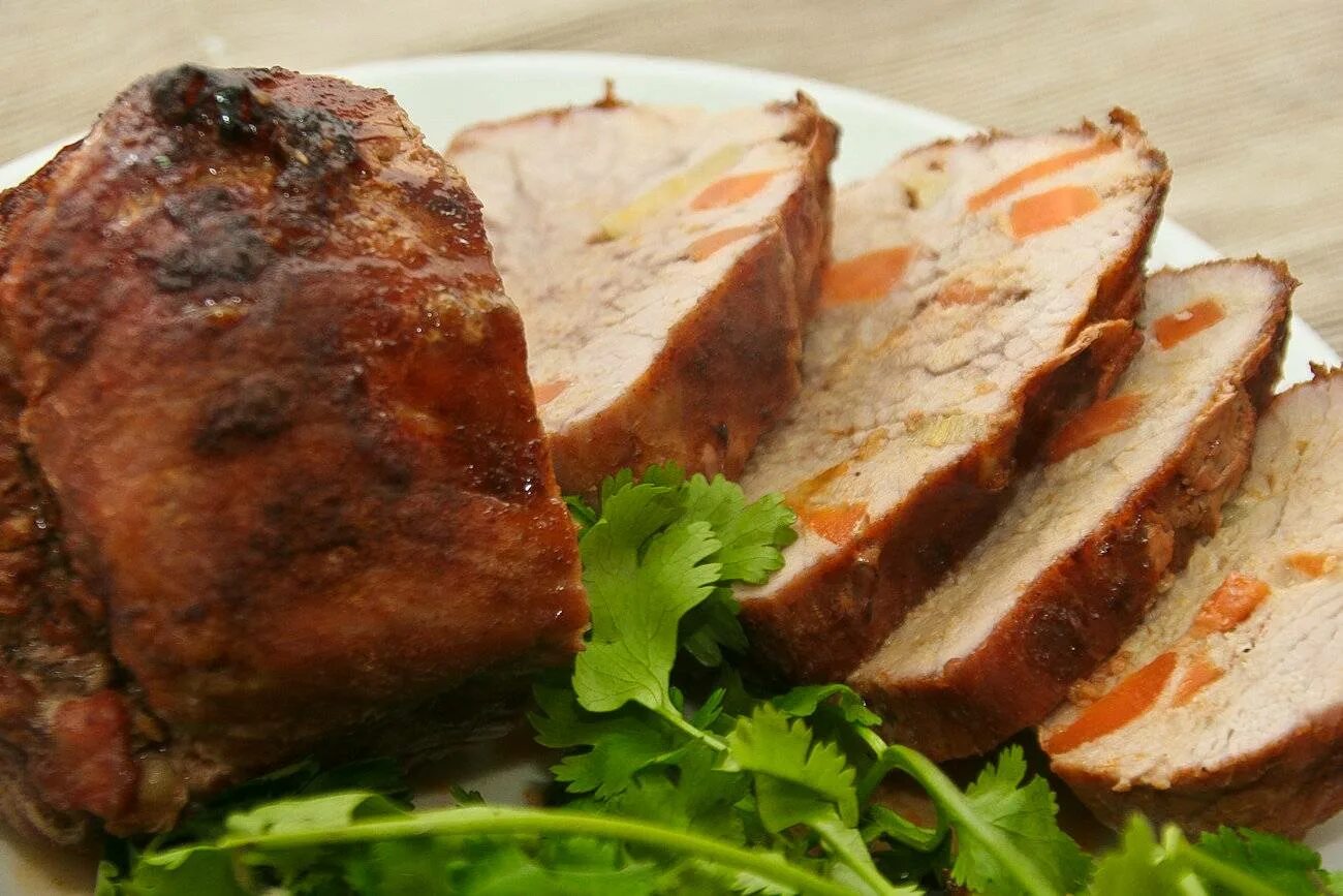 Мясо вместо колбасы. Карбонат с картошкой в духовке. Свинина карбонат. Мясо австралийский. Карбонат запеченный в духовке.