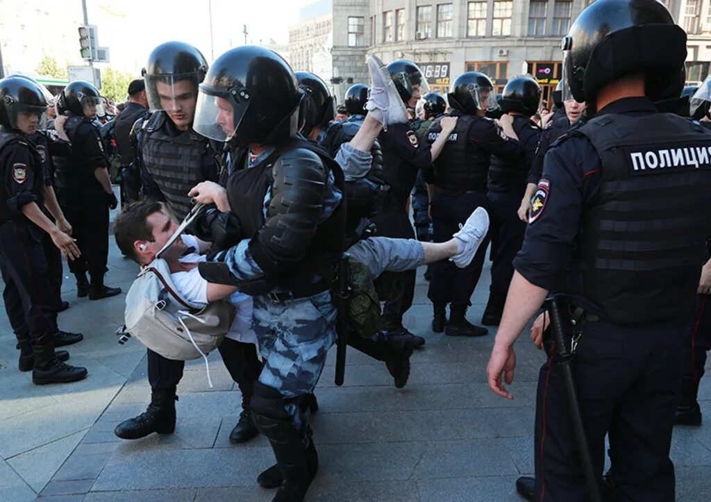 Несанкционированный митинг правонарушение. Разгон несанкционированного митинга в Москве. Задержание на митинге в Москве.