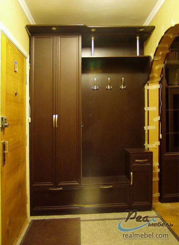 Шкаф в прихожую 60. Шкаф в прихожую 1м. прихожие в коридор 1,5 метра. прихожая в коридор ширина 50 см. прихожая 1м шириной.