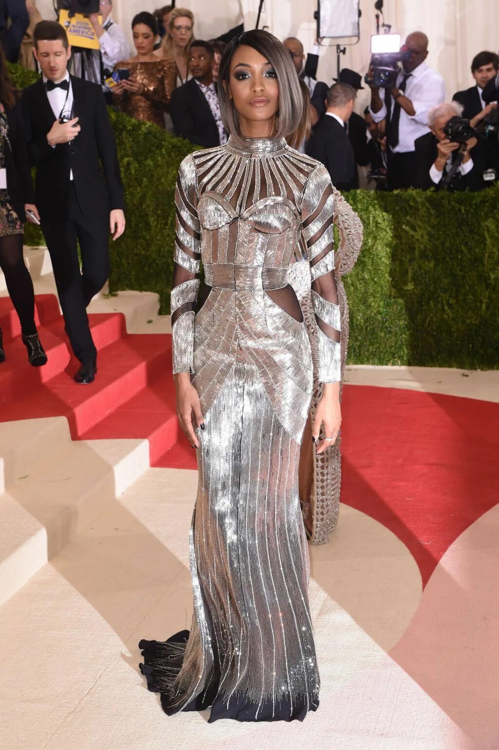 Мет гала 2016. Кендалл дженнер мет гала 2016. Мет гала 2016. Met gala 2016. Met gala 2016 мадонна.