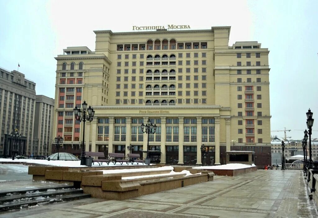 В зданиях есть где