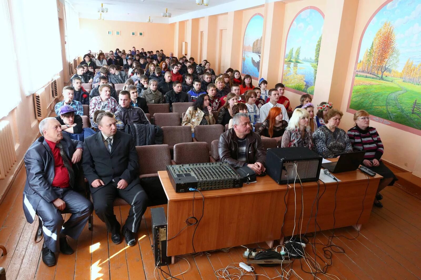 Центр занятости населения. Мэр города унеча. Унечский колледж. Биржа труда унеча. Унечский индустриальный техникум.