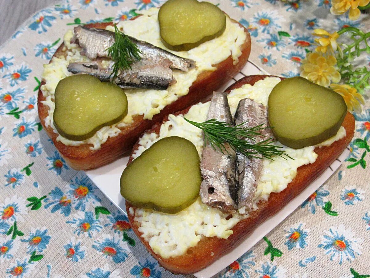 Идеи со шпротами. Идеи со шпротами. Анастасия скрипкина бутерброды со шпротами. Идеи со шпротами. Еврейская закуска со шпротами.