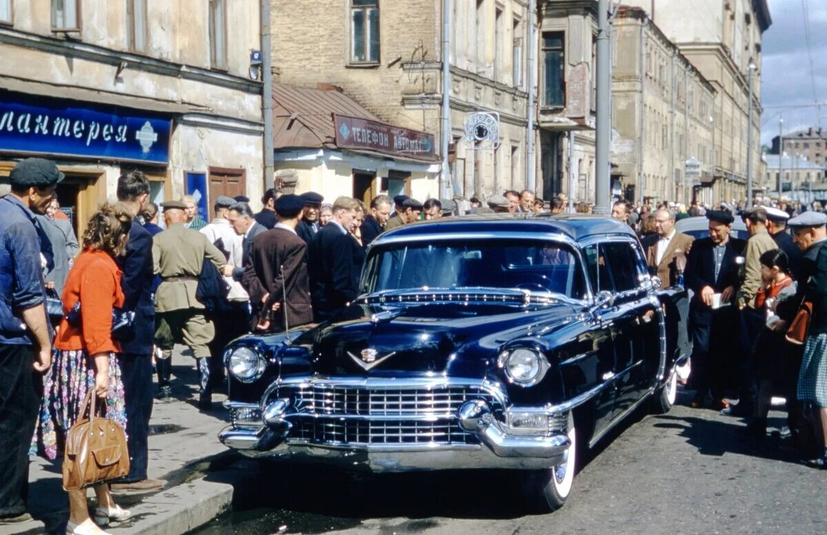 Cadillac Fleetwood 1957. Cadillac Fleetwood 1960. Снимки Томаса Хаммонда в СССР.