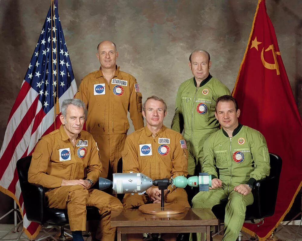 17 июля 1975 года. Союз Аполлон 1975. Союз Аполлон экипаж Союз-Аполлон 1975. Союз Аполлон 15 июля 1975. Первый полет Союз-19 Аполлон.