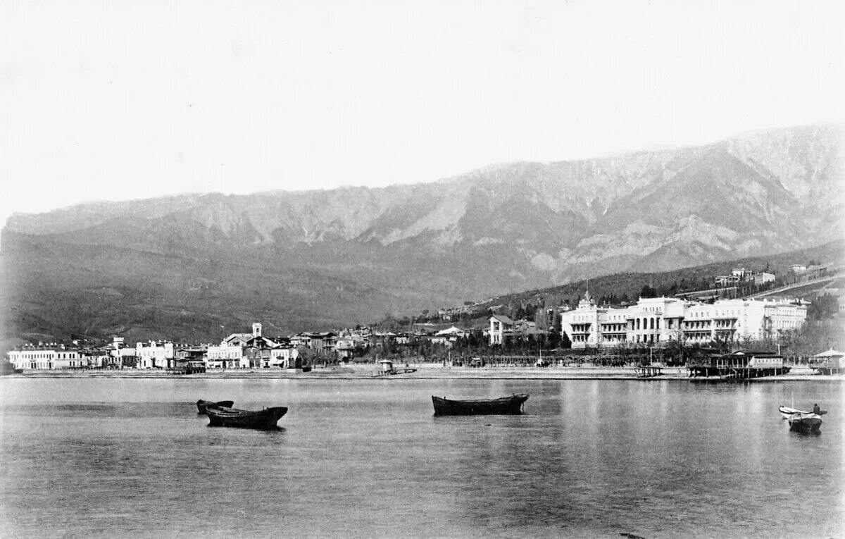 Пансионат яузлар в ялт. Ялта порт 1923. Старая ялта 1838 год. Алушта автовокзал ссср. Ялта чукурлар 1900.