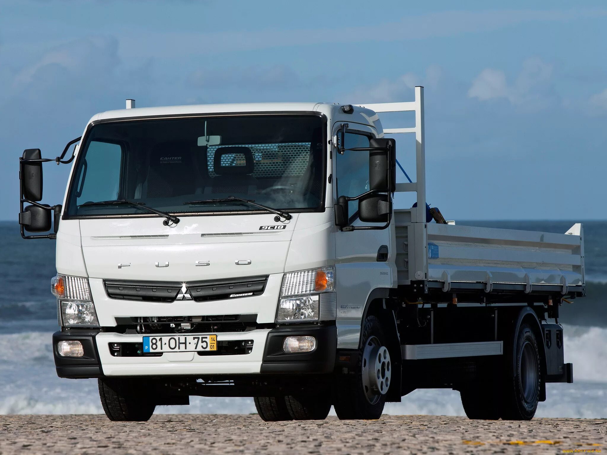 Mitsubishi Fuso Canter. Грузовик Mitsubishi Fuso. Грузовик Mitsubishi Fuso Canter. Мицубиси Фусо Кантер. Мицубиси бортовой