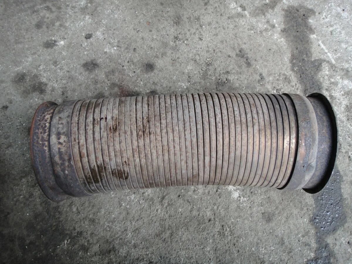 Гофра глушителя скания 113н. 2203579 скания гофра. Гофра скания. Гофра глушителя скания 4. Выхлопная труба скания dc16.