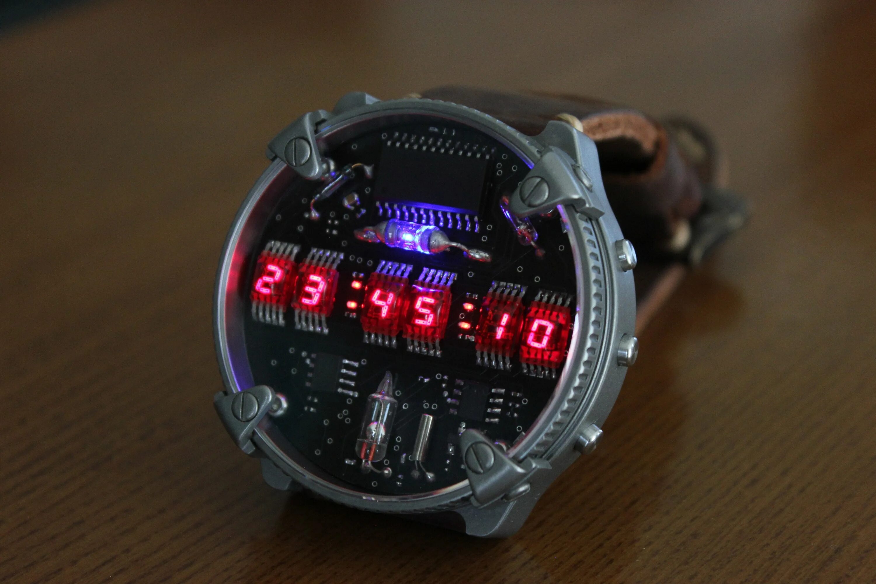 Часы Metro 2033. Ламповые часы метро 2033. Наручные часы Metro 2033. Metro 2033 watch. Часы из метро купить