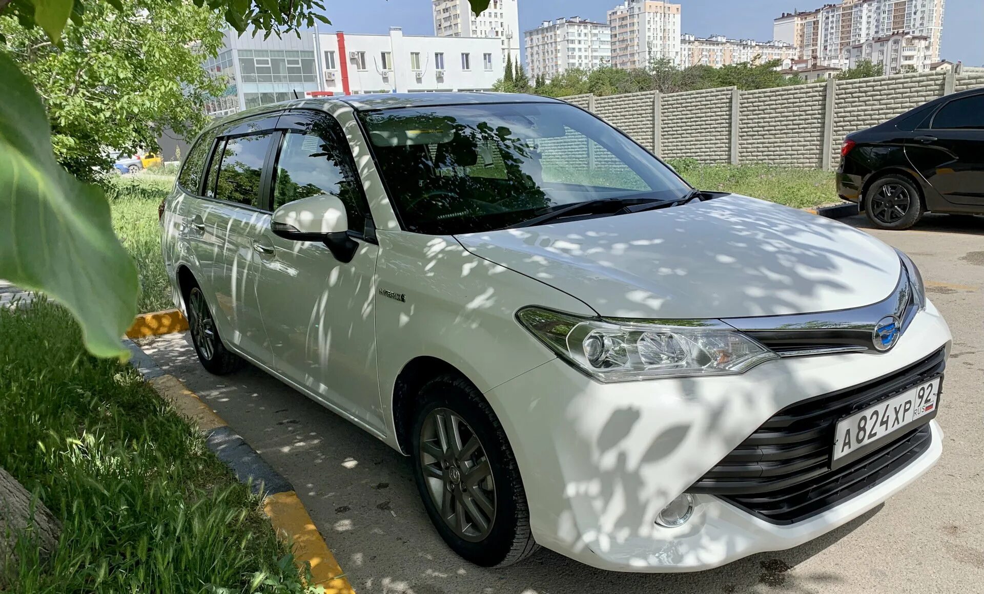 Королла кросс гибрид. Тойота Филдер гибрид. Тойота Королла Филдер кросс. Toyota Corolla Fielder Hybrid 2016. Тойота Филдер гибрид 2016.