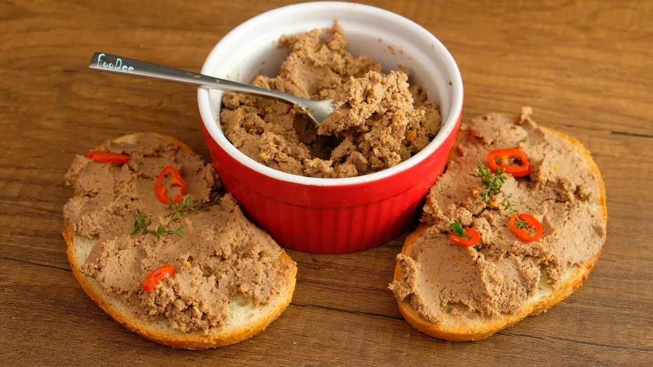 Как вкусно приготовить паштет из куриной печени. Паштет из печени куриной от юлии высоцкой. паштет из куриной печени. печёночный паштет из куриной печени. паштет куриная печень.