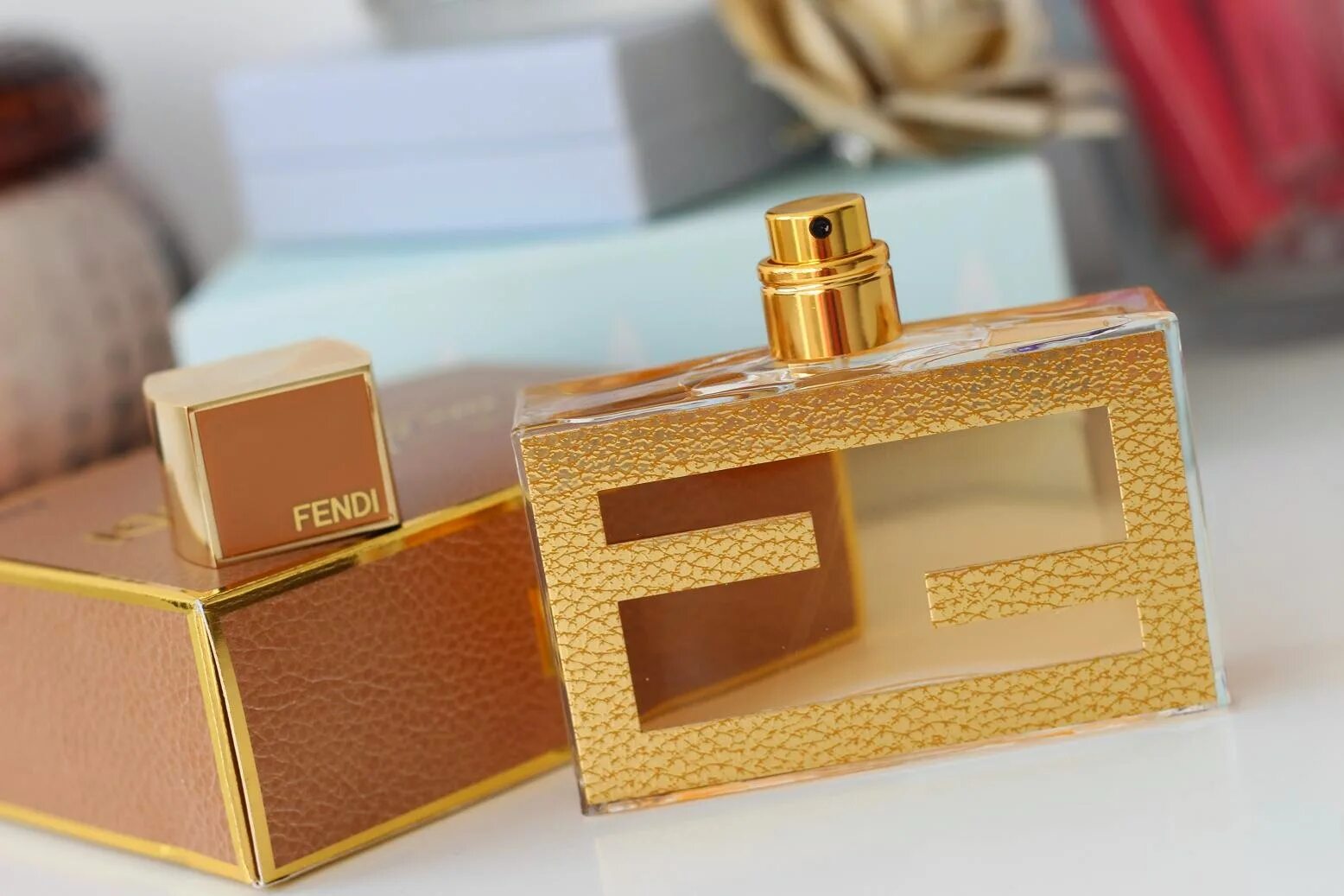 Fan di fendi. Fendi Leather Essence. Fan di Fendi Leather Essence. Fendi Fan di Fendi Leather Essence EDP 50ml. Женские духи Fendi Fan di Fendi 75 мл.